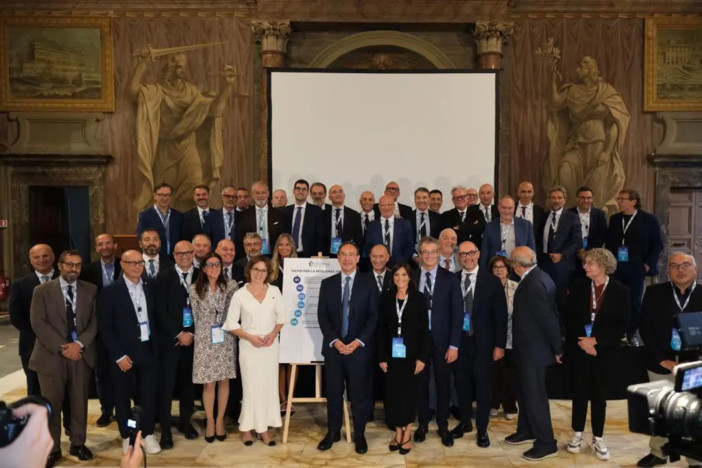 Acqua, 64 aziende siglano il “Patto per la Resilienza idrica” di Utilitalia Acqua, 64 aziende siglano il “Patto per la Resilienza idrica” di Utilitalia