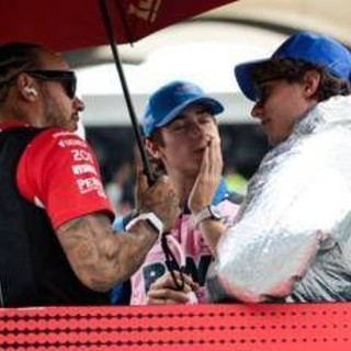 Formula 1, rinviata la partenza del Gp del Bahrain: cos'è successo Formula 1, rinviata la partenza del Gp del Bahrain: cos'è successo
