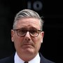Starmer si commuove: "Torno a fare il marito e il padre" Starmer si commuove: "Torno a fare il marito e il padre"