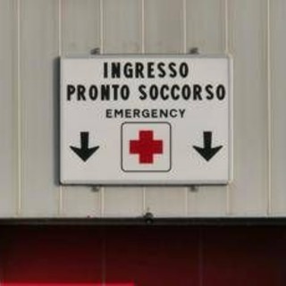 Chieti, difende il figlio durante una lite e viene colpito con un pugno: 50enne in coma