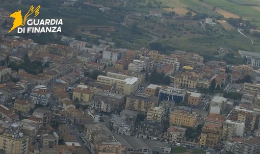 Cellulari in carcere per comunicare con i clan della ‘Ndrangheta, 46 indagati Cellulari in carcere per comunicare con i clan della ‘Ndrangheta, 46 indagati