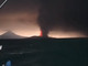 Indonesia, erutta il vulcano Anak Krakatau: chiusi quattro aeroporti, disagi per oltre 270mila passeggeri Indonesia, erutta il vulcano Anak Krakatau: chiusi quattro aeroporti, disagi per oltre 270mila passeggeri