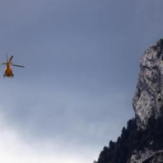 Treviso, escursionista scivola dal sentiero e muore