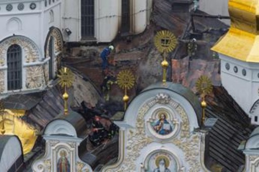 Ondata di raid russi sull'Ucraina, 9 morti e gravi danni a monastero patrimonio Unesco Ondata di raid russi sull'Ucraina, 9 morti e gravi danni a monastero patrimonio Unesco