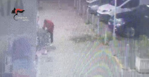 Tenta di rapire un bimbo di 5 anni al supermercato, 45enne arrestato a Caivano Tenta di rapire un bimbo di 5 anni al supermercato, 45enne arrestato a Caivano