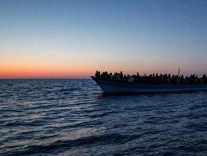 Strage di migranti in Grecia, 12 morti in due incidenti al largo di Lesbo e Samo Strage di migranti in Grecia, 12 morti in due incidenti al largo di Lesbo e Samo
