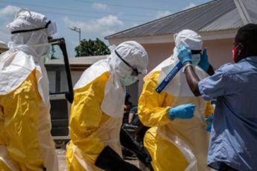 Ebola, cresce epidemia in Congo: casi sospetti superano quota mille con 238 decessi Ebola, cresce epidemia in Congo: casi sospetti superano quota mille con 238 decessi