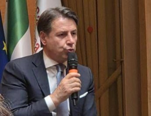Conte annulla appuntamenti: "Devo sottopormi a intervento chirurgico"