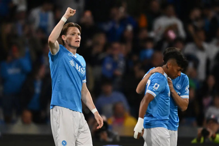 Poker alla Cremonese, il Napoli rimanda la festa scudetto dell’Inter