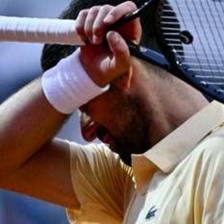 Roland Garros, tifosi Djokovic gridano al complotto: "Perchè Sinner gioca la sera?" Roland Garros, tifosi Djokovic gridano al complotto: "Perchè Sinner gioca la sera?"
