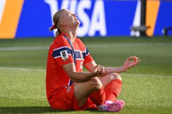 Haaland trascina la Norvegia, doppietta e show all'esordio Mondiale Haaland trascina la Norvegia, doppietta e show all'esordio Mondiale