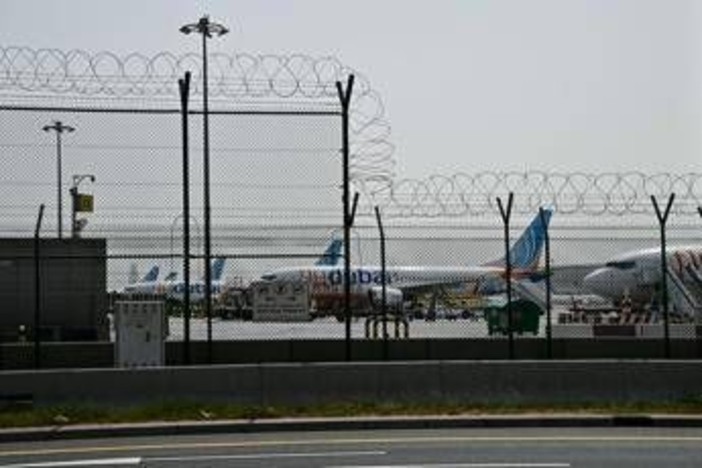 Dubai, aeroporto riapre dopo stop per droni Iran: primi voli stasera