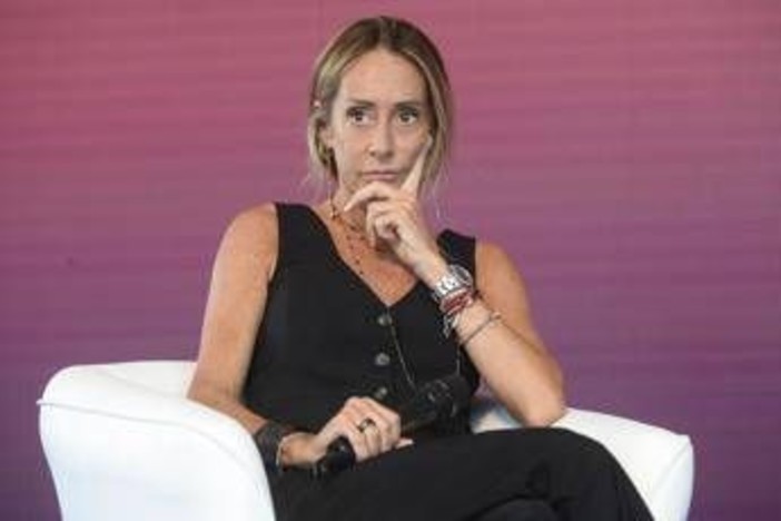 Incidente per Arianna Meloni, polso rotto in vacanza: le foto con il gesso Incidente per Arianna Meloni, polso rotto in vacanza: le foto con il gesso