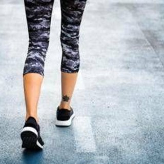 Camminata 6-6-6: cos’è il metodo low impact virale che aiuta a dimagrire e tonificare Camminata 6-6-6: cos’è il metodo low impact virale che aiuta a dimagrire e tonificare
