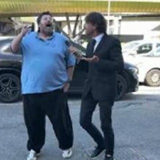 Prato, tensione alla presentazione del candidato sindaco Adinolfi: lite con inviato delle 'Iene' Prato, tensione alla presentazione del candidato sindaco Adinolfi: lite con inviato delle 'Iene'