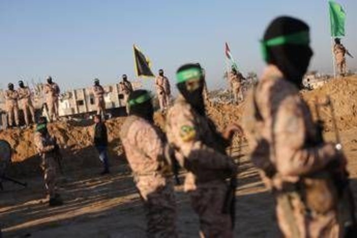 Gaza, la denuncia di Amnesty: &quot;Hamas responsabile di crimini contro l'umanità&quot;