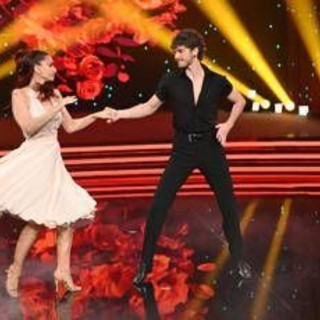 Ballando, la domanda che imbarazza Delogu: "Con Nikita solo amicizia perché..." Ballando, la domanda che imbarazza Delogu: "Con Nikita solo amicizia perché..."