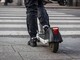 Monopattini, dal 16 maggio scatta obbligo targa e assicurazione: multe fino a 400 euro