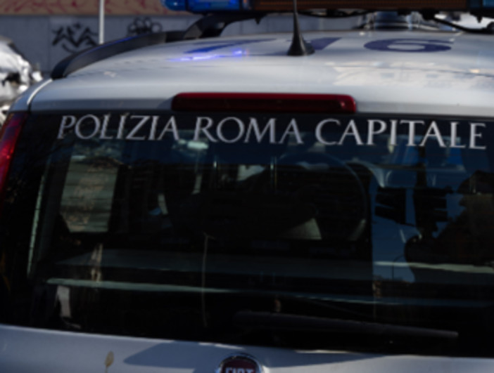 Roma, scontro tra auto e moto: muore sul colpo un 42enne