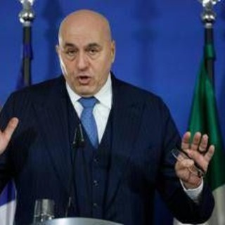 Iran, Crosetto: "Niente navi da guerra nello Stretto, serve linea europea condivisa"