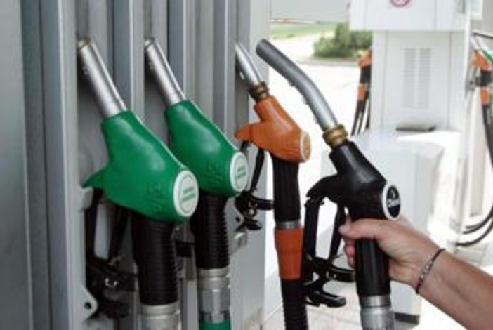 Carburanti, ancora rialzi: gasolio self service ai massimi da giugno 2022 Carburanti, ancora rialzi: gasolio self service ai massimi da giugno 2022