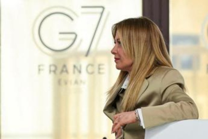 G7, Meloni: "Soddisfatta dei risultati, ringrazio Macron. Rapporto con Trump immutato" G7, Meloni: "Soddisfatta dei risultati, ringrazio Macron. Rapporto con Trump immutato"