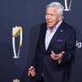Caso Ed Sheeran, Robert Kraft: "Mi ha chiesto di donare 2 milioni di dollari per aiuti a Gaza"