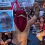 Caso Fakir, dalla morte alla guerriglia a Bologna. Nordio: "Qui nessun modello Ice" Caso Fakir, dalla morte alla guerriglia a Bologna. Nordio: "Qui nessun modello Ice"