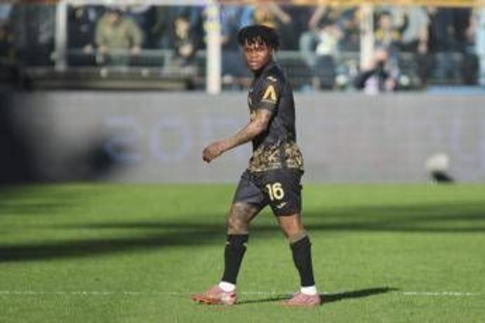 Orban accusa arbitro di razzismo dopo espulsione? Prima il tweet, poi Verona smentisce Orban accusa arbitro di razzismo dopo espulsione? Prima il tweet, poi Verona smentisce