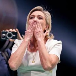Francia, Le Pen ricorre in Cassazione e si candida alle presidenziali: gli scenari