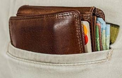 Foggia, migrante trova portafoglio con 500 euro e lo riconsegna alla Polizia Locale Foggia, migrante trova portafoglio con 500 euro e lo riconsegna alla Polizia Locale