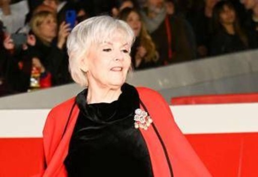 Caterina Caselli compie 80 anni: il Casco d'Oro tra voce, talento e intuizione Caterina Caselli compie 80 anni: il Casco d'Oro tra voce, talento e intuizione