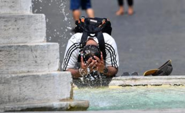 Stretta del caldo sull'Italia, oggi 5 città in allerta arancione: domani saranno 8 Stretta del caldo sull'Italia, oggi 5 città in allerta arancione: domani saranno 8