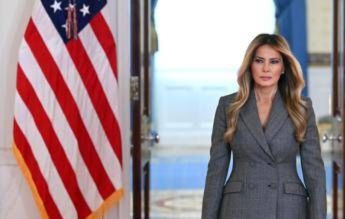 Melania Trump torna in pubblico dopo un mese: il nuovo progetto e la risposta alle critiche