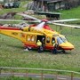 Cammina sul ciglio della strada e precipita in un dirupo, morta 58enne in Trentino Cammina sul ciglio della strada e precipita in un dirupo, morta 58enne in Trentino