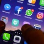 Divieto social media agli under 16 nel Regno Unito, l'esperto: "Serve patentino digitale"