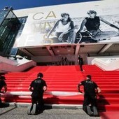 Cannes, tra gli sponsor quest'anno c'è Meta ma resta il divieto di selfie sul red carpet Cannes, tra gli sponsor quest'anno c'è Meta ma resta il divieto di selfie sul red carpet