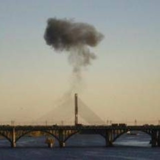 Ucraina, Russia colpisce un altro ponte a Kiev. Il sindaco: "Gli attacchi stanno distruggendo la città" Ucraina, Russia colpisce un altro ponte a Kiev. Il sindaco: "Gli attacchi stanno distruggendo la città"