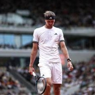 Roland Garros, piove e Zverev vuole chiusura del tetto: "Cosa aspettate?"