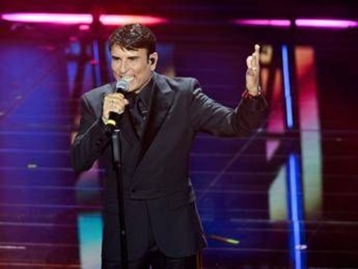 Sal Da Vinci conquista tutti, anche Mahmood e Del Piero cantano 'Per sempre sì'