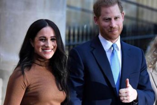 Harry e Meghan a luglio in Uk con i figli, offerta residenza reale alla coppia Harry e Meghan a luglio in Uk con i figli, offerta residenza reale alla coppia