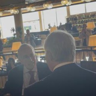 Assemblea elettiva Figc, stretta di mano Abete-Malagò prima dell'inizio Assemblea elettiva Figc, stretta di mano Abete-Malagò prima dell'inizio