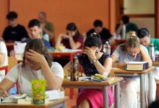 Maturità 2026, la traccia di attualità svelata dall'Ia: ecco i 'temi' secondo Chat Gpt, Gemini e Claude Ai