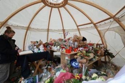 Crans-Montana, incendio al memoriale delle vittime