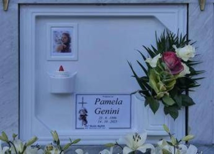 Corpo di Pamela Genini profanato e decapitato, la mamma: "Non posso andare avanti senza seppellirla" Corpo di Pamela Genini profanato e decapitato, la mamma: "Non posso andare avanti senza seppellirla"