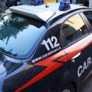 Lite nel parcheggio finisce a martellate, carabinieri evitano il peggio Lite nel parcheggio finisce a martellate, carabinieri evitano il peggio