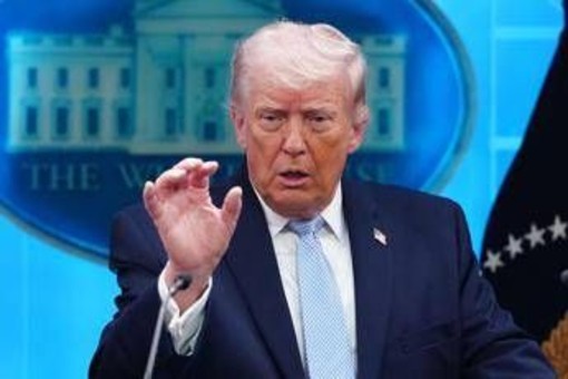 Iran, Trump: "Possiamo distruggerlo in una notte, ho il piano migliore di tutti" Iran, Trump: "Possiamo distruggerlo in una notte, ho il piano migliore di tutti"