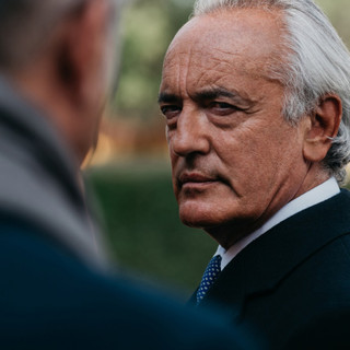 Mario Zucca racconta dal palco del Politeama Boglione di Bra tutte le donne della sua vita